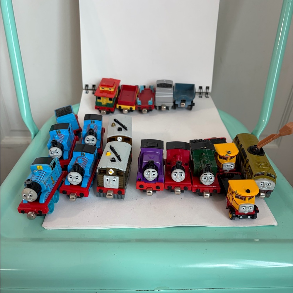 Thomas The Train Diecast Take & Play Trains and Cars-Lot of 18